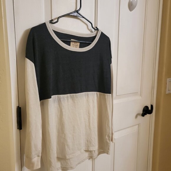 Chaser Black-And-Cream Long Sleeve Top SIZE: MEDIUM NWT - Picture 3 of 8